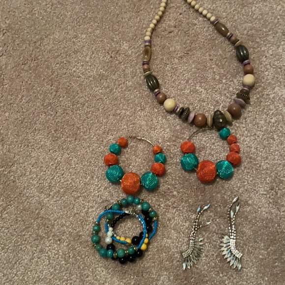 Assorted necklaces, earrings & bracelets - Picture 4 of 13
